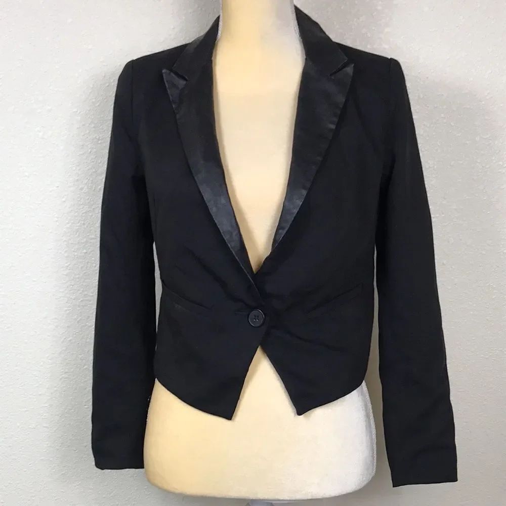 Uniq by USA women blazer black size small